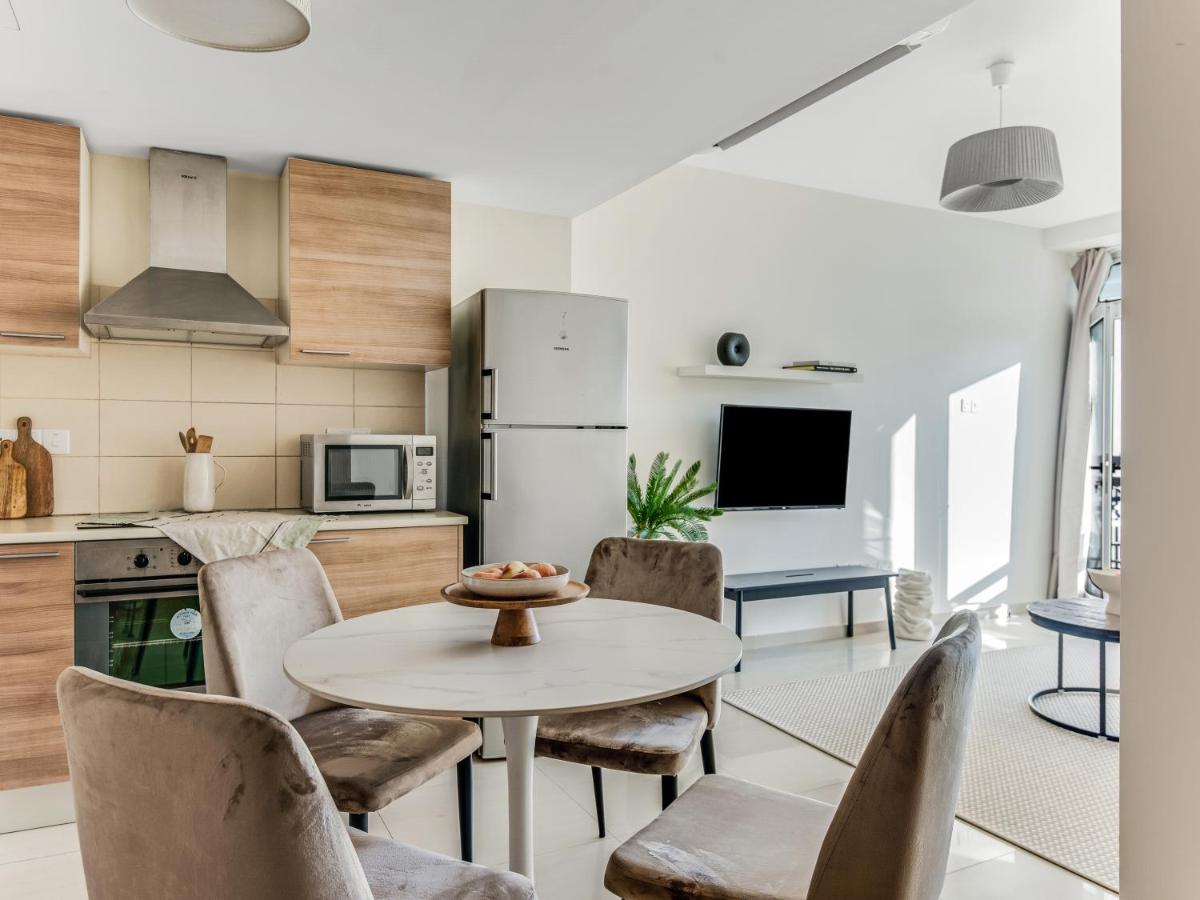 Sanders Marathon - Cute 2-Bedroom Apartment with Shared Pool