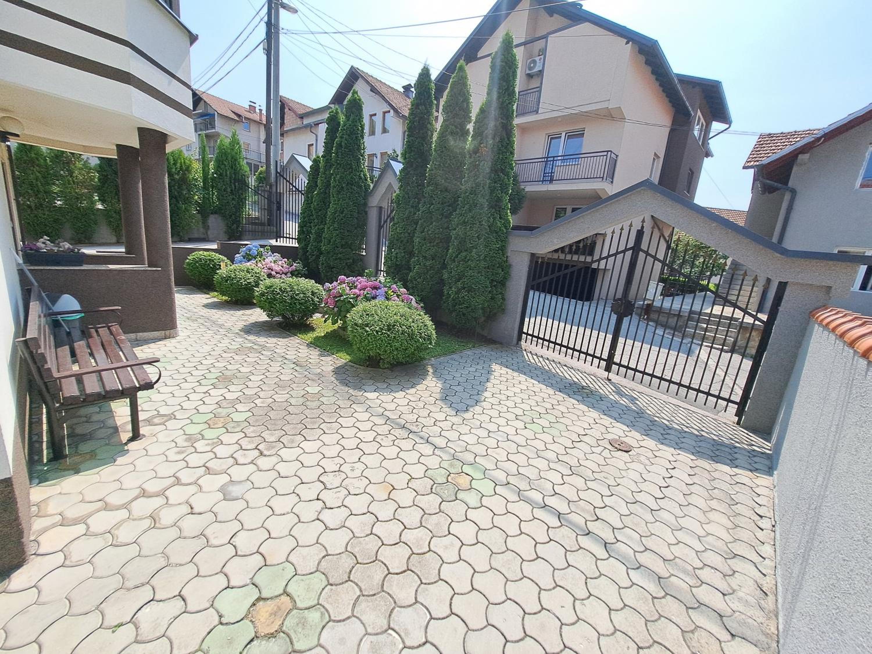 Silver Apartment
