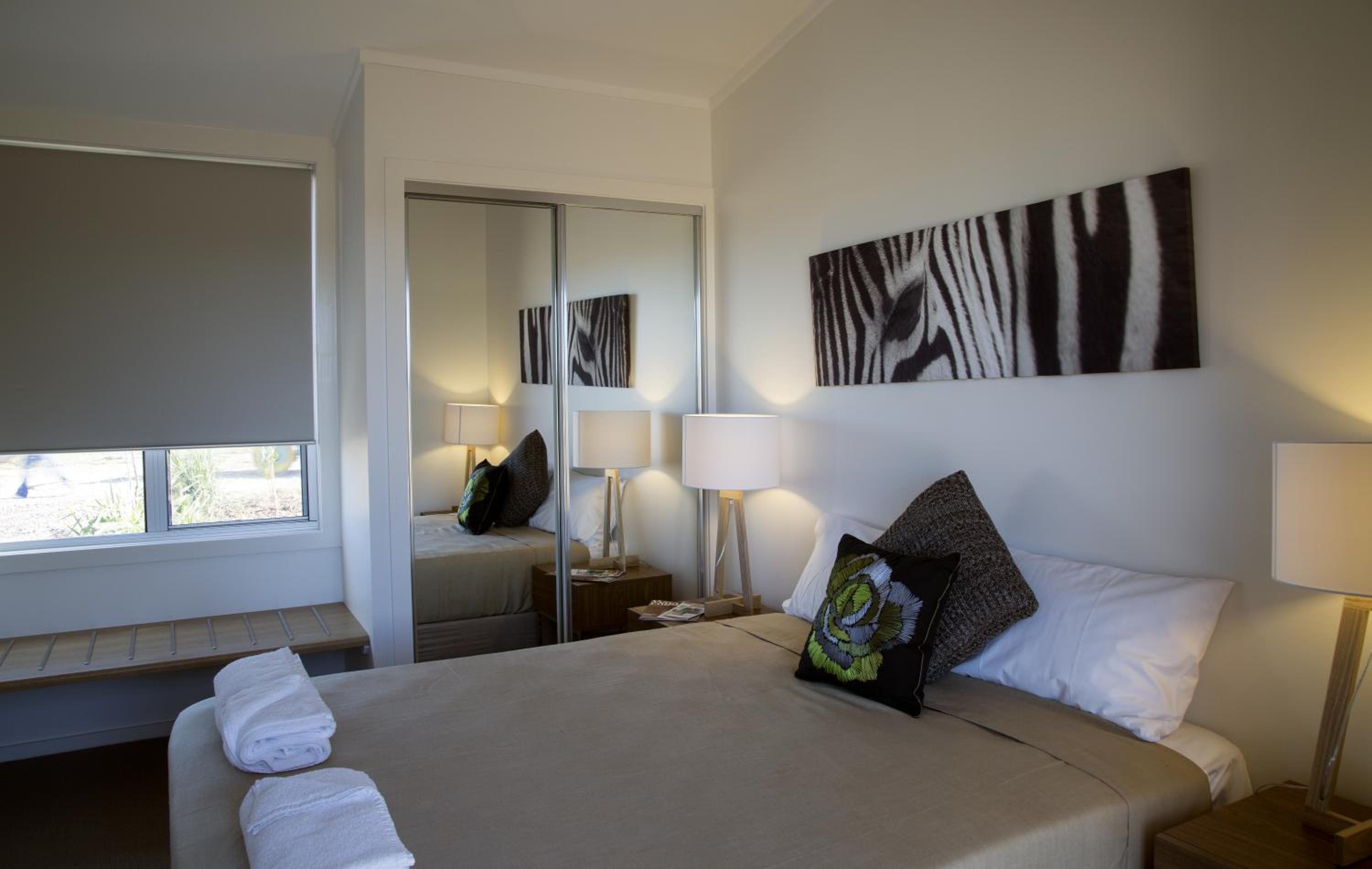 Savannah Cabins, Taronga Western Plains Zoo view 4
