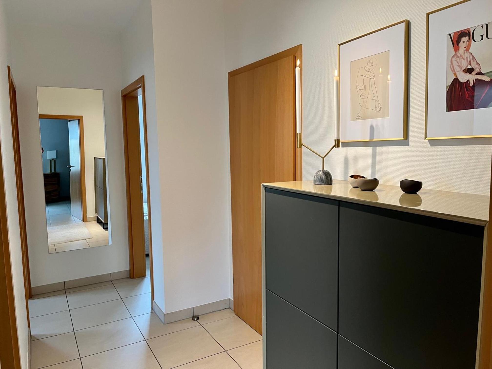 Cozy and spacious 3 bedrooms with private garage & international TV view 2