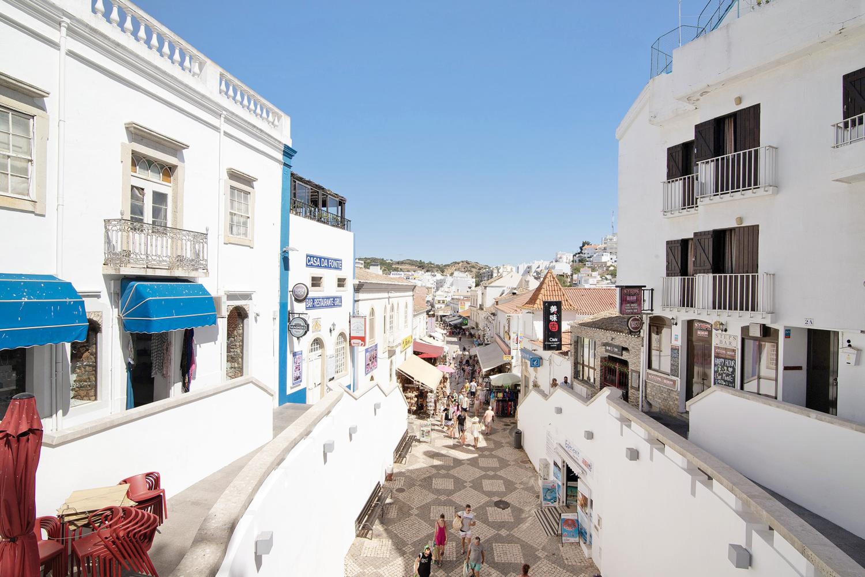 Hanna's Sunny Apartment view 4