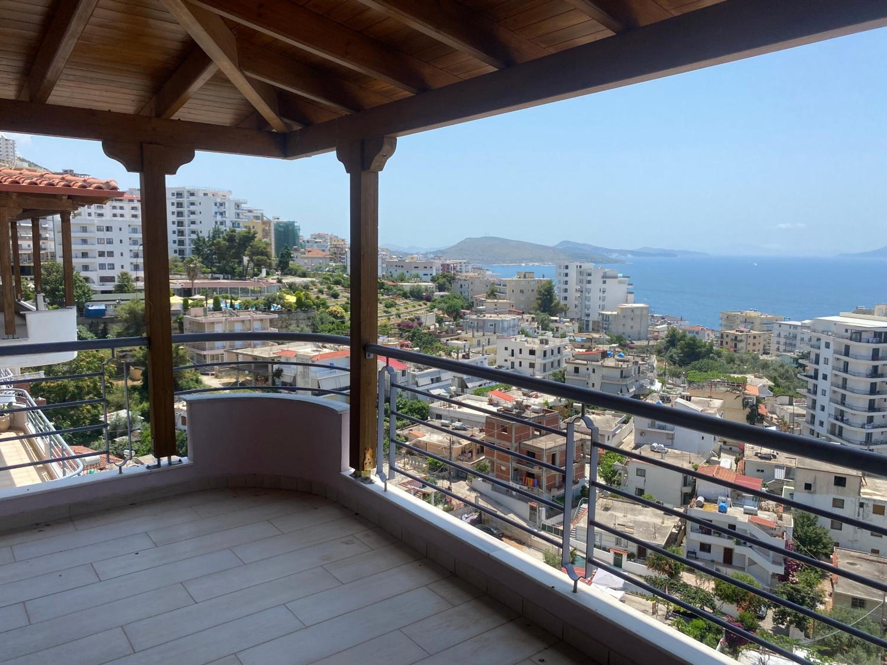 Breeze cuddling your holidays photo 5