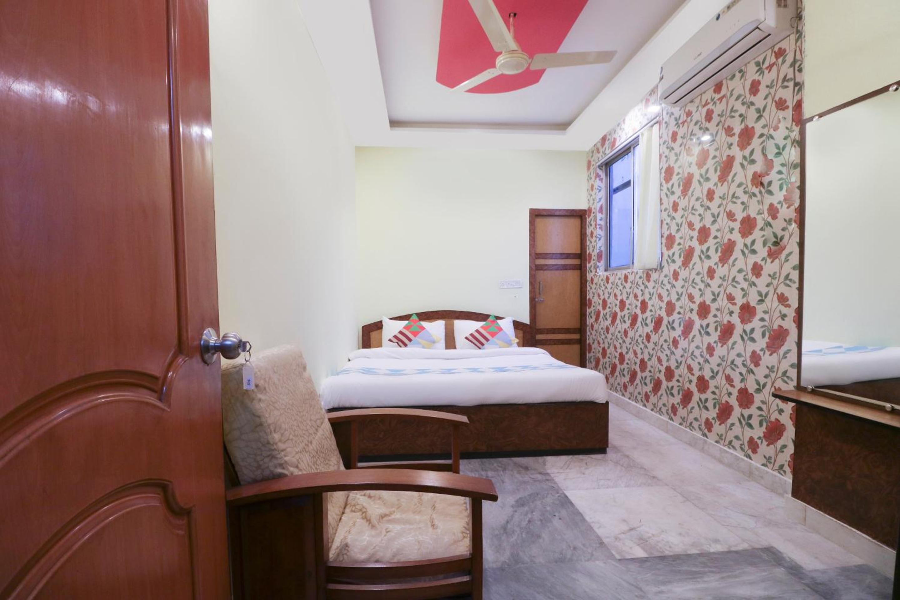 Super Hotel O Home Cozy Studio Collage Square Hotel Maya International Near St. Thomas's Church view 4