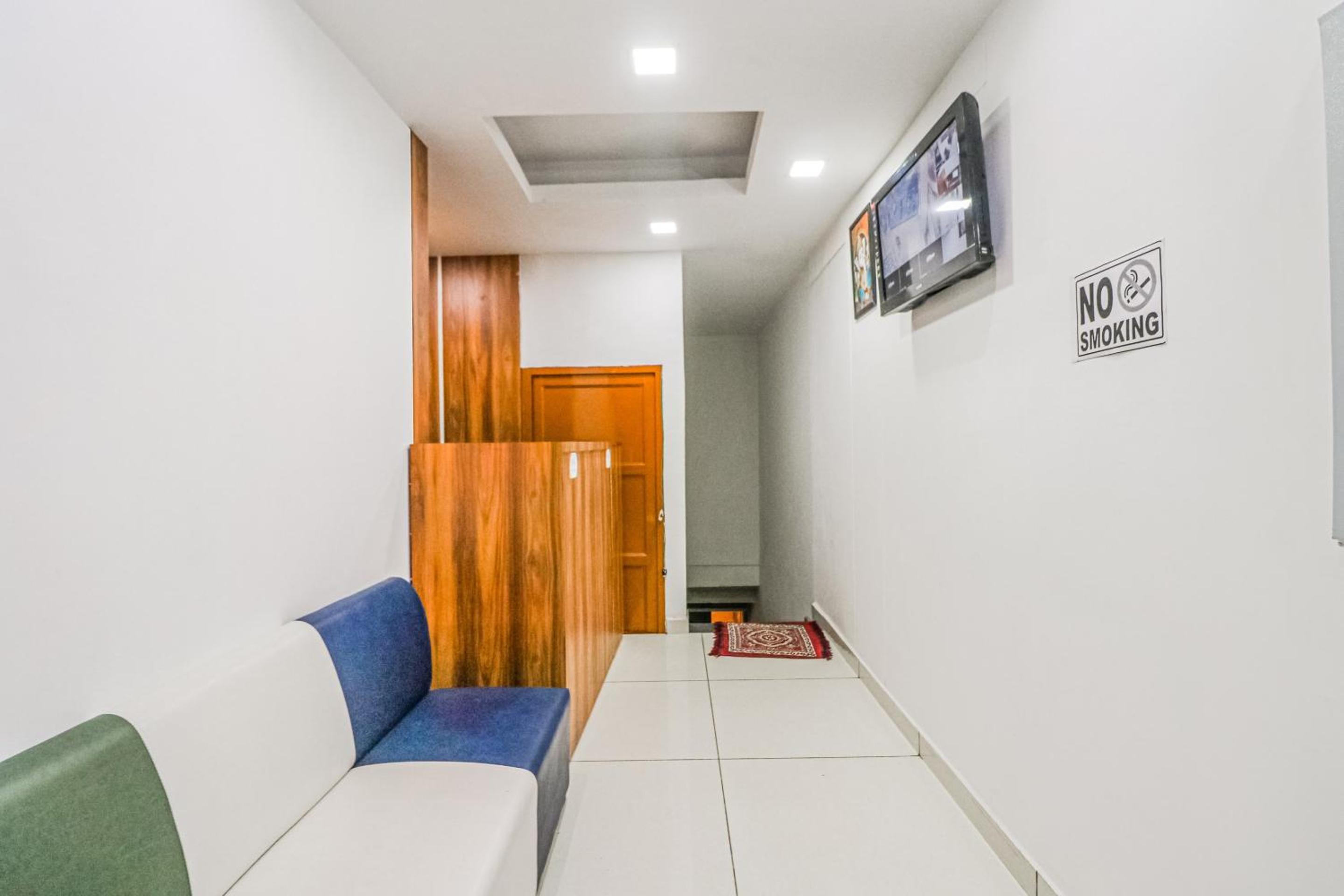Lobby & Reception