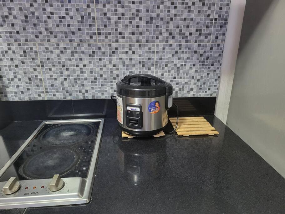 Sheryll Escapes - Kandi Posh 1BR with King bed, fibre Wi-Fi & Free housekeeping view 4