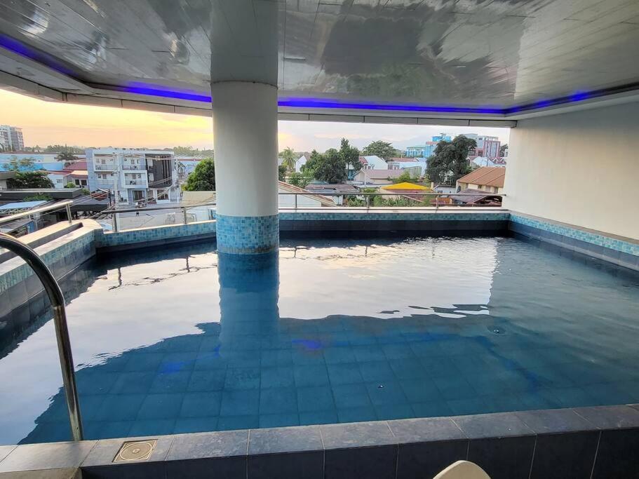 Sheryll Escapes - Kandi Posh 1BR with King bed, fibre Wi-Fi & Free housekeeping view 5