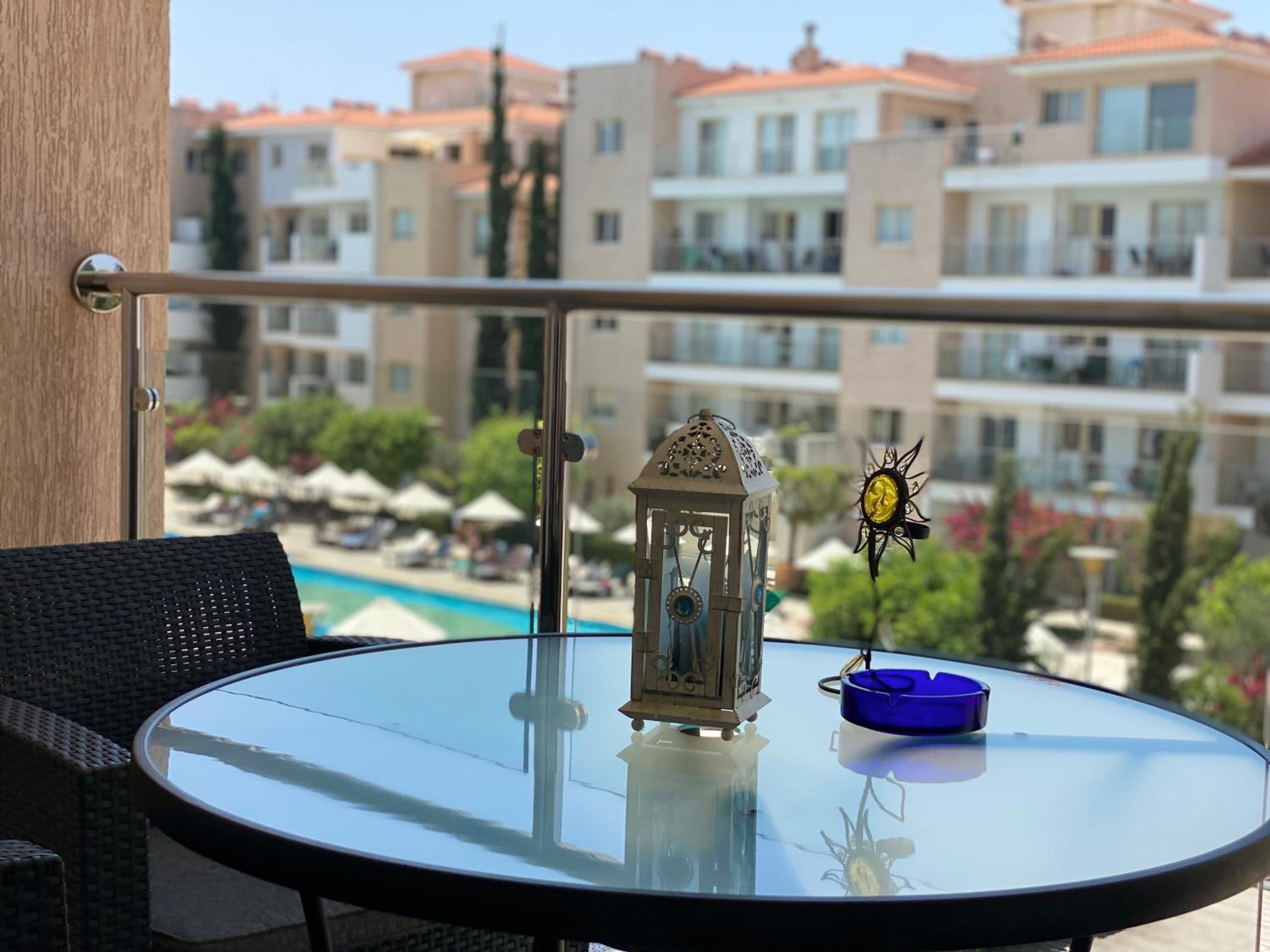 Elysia Park pool view apartment