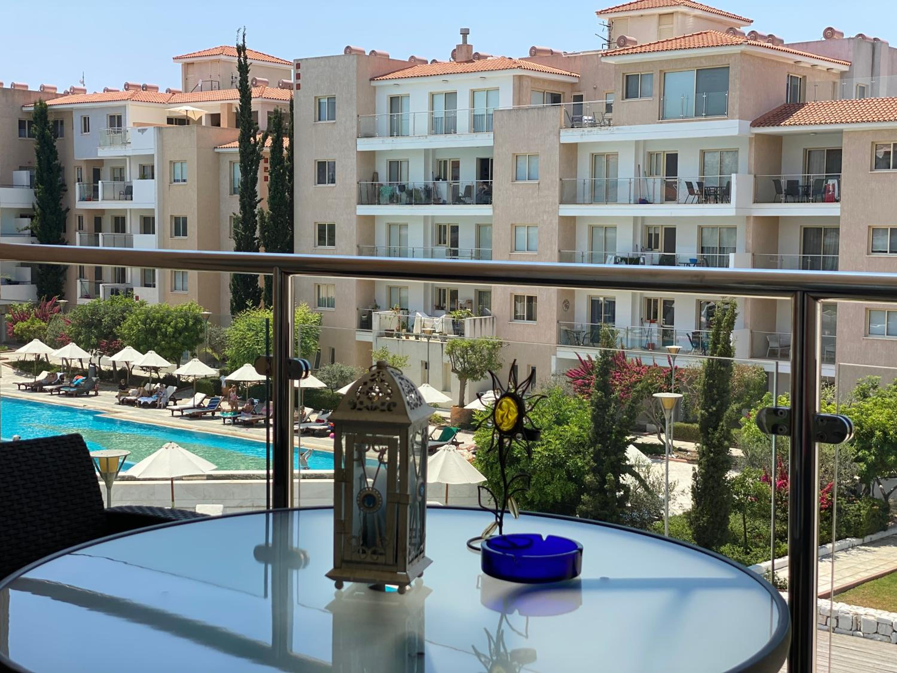 Elysia Park pool view apartment
