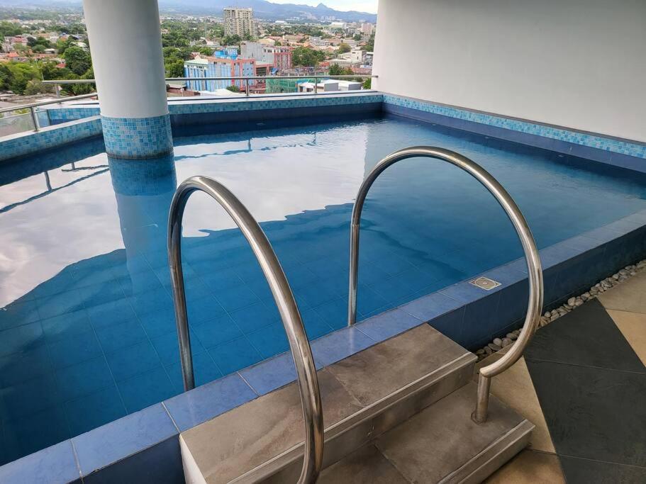 Sheryll Escapes - Kandi comfortable 1bedroom, king bed, housekeeping view 5