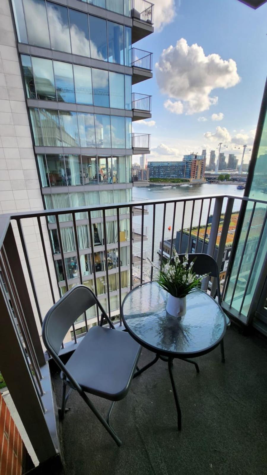 Luxury 2 Bed Apartment EXCEL London