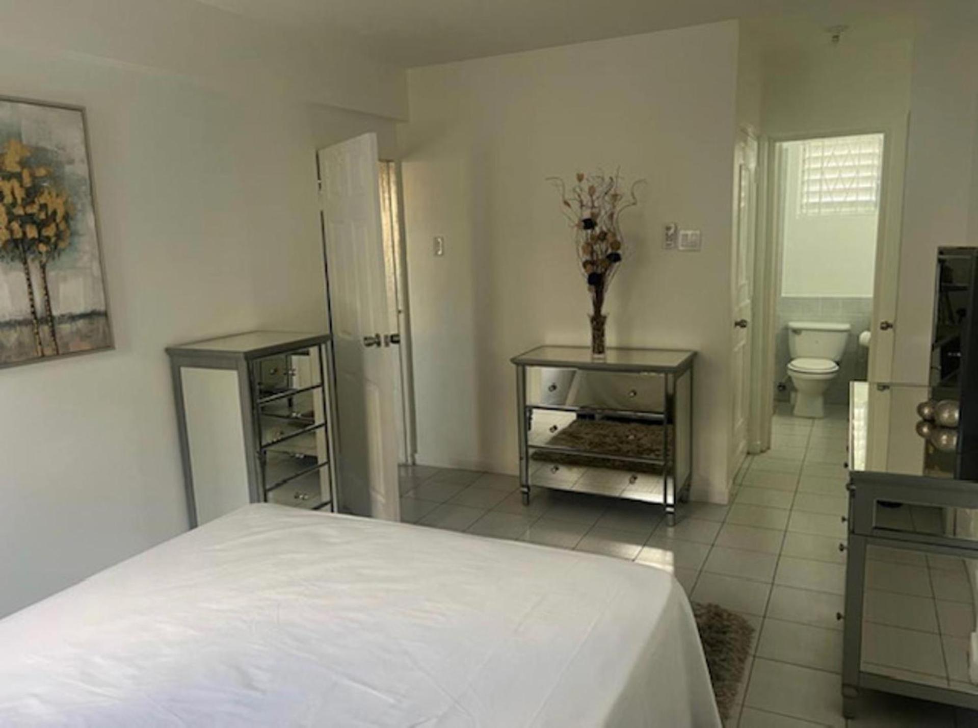 1 Bed Apartment Sleeps 4 with Free Parking view 5