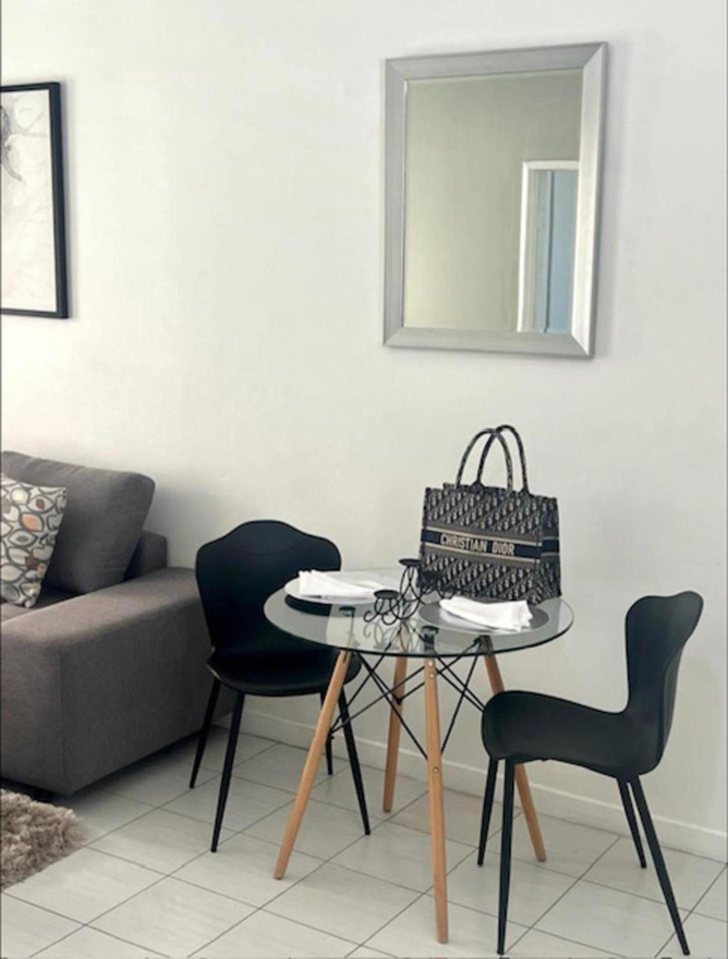 1 Bed Apartment Sleeps 4 with Free Parking view 4