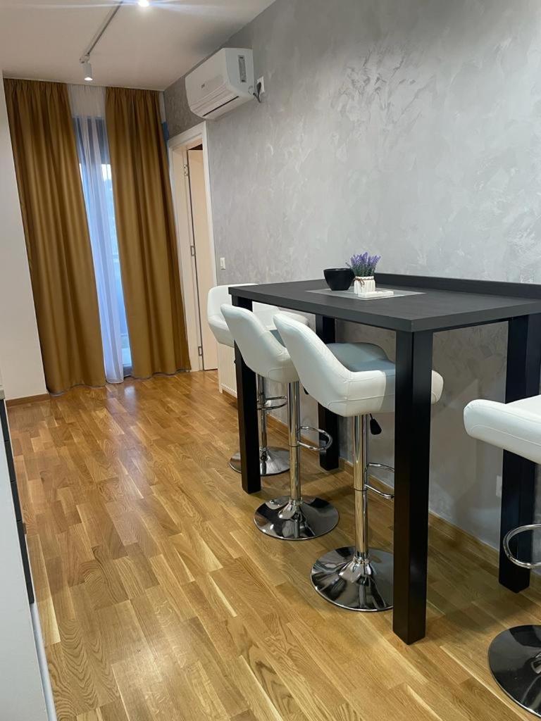 luxury Pool Apartment Jagodina