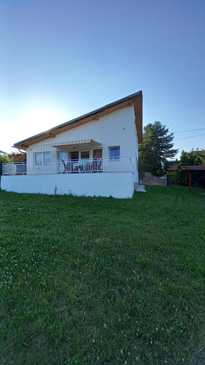 Vila Ejna , Misevici