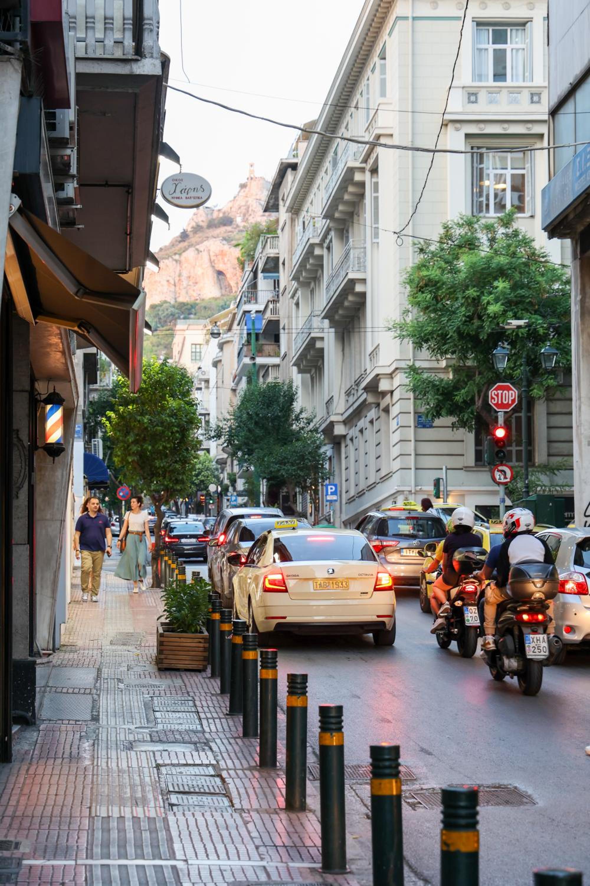 Prime location Athens Exec 2BD Apt by Live&Travel