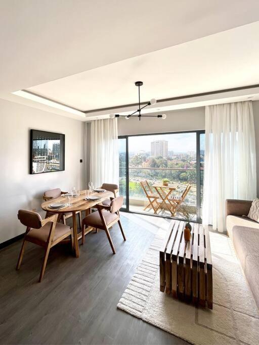 Beautiful 2 Br apartm. Westlands view 3