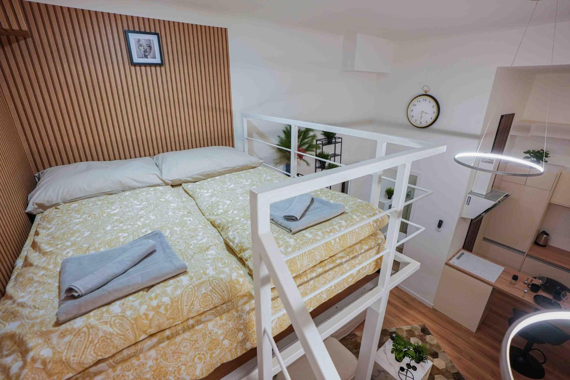 Greenlight Gallery by NW Apartments