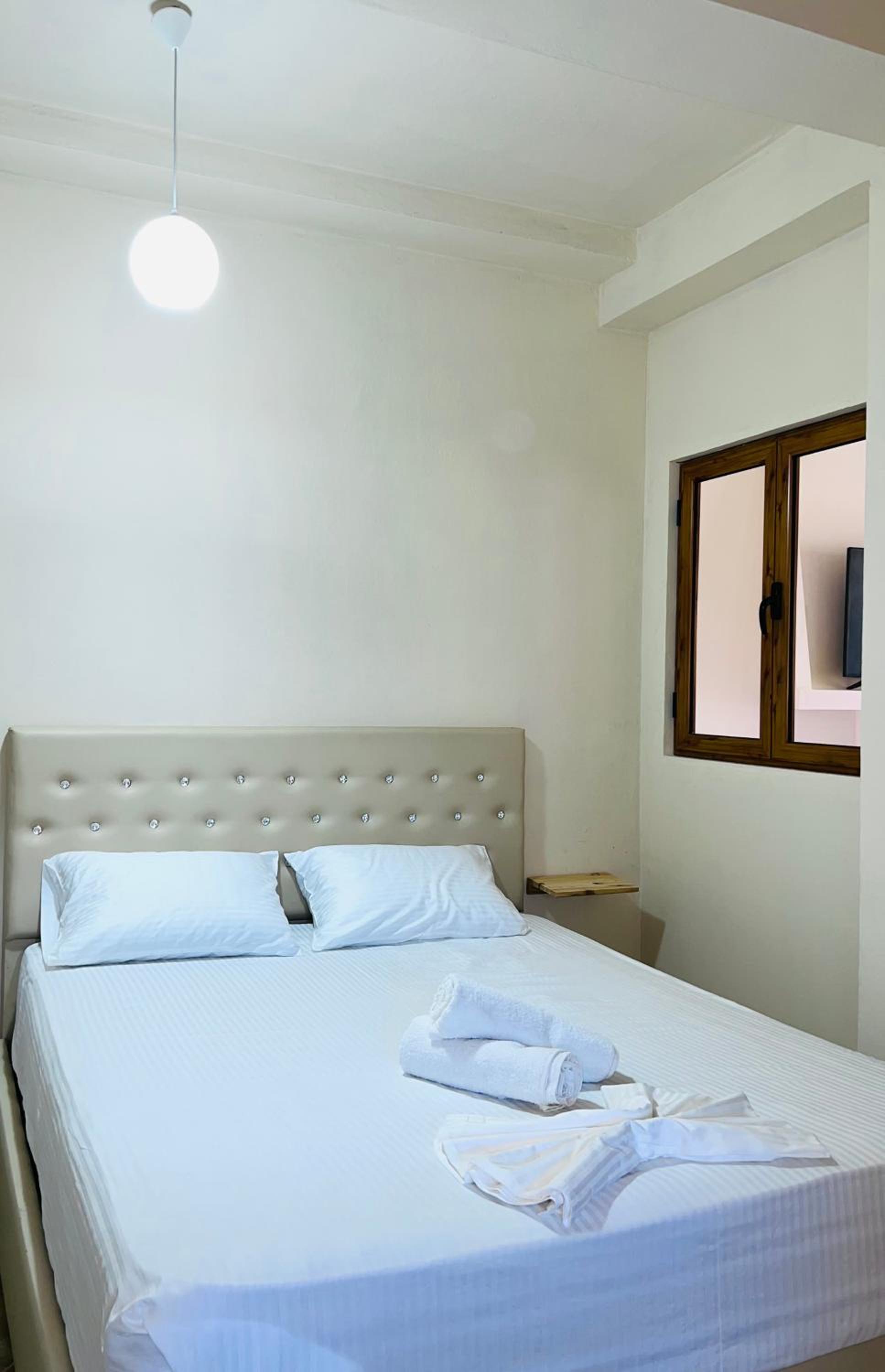 Villa EnSalv & Room & Apartment & Penthouse-Berat
