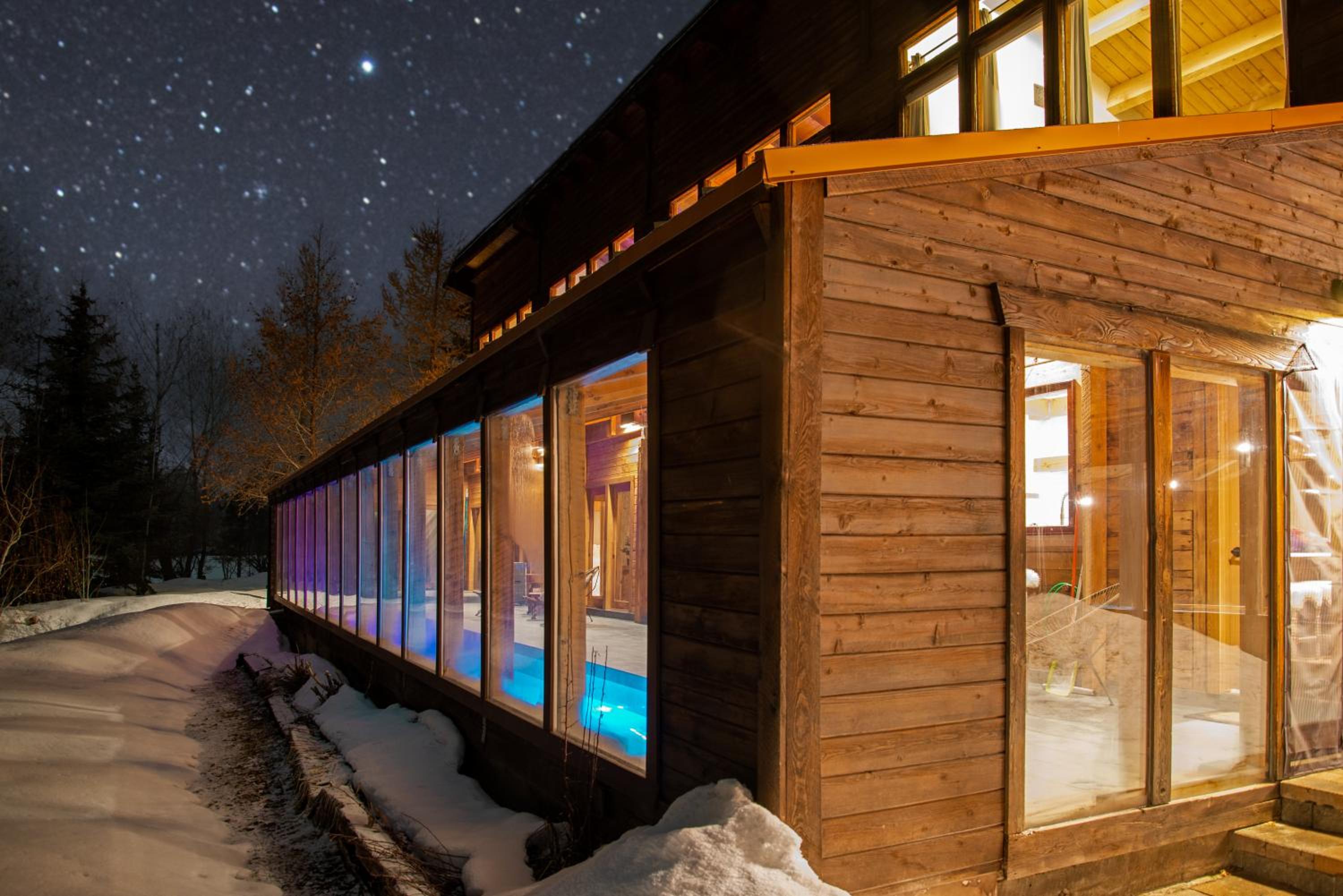 Bear Lodge with private Pool, Hottub, and Sauna! - Property Image 17
