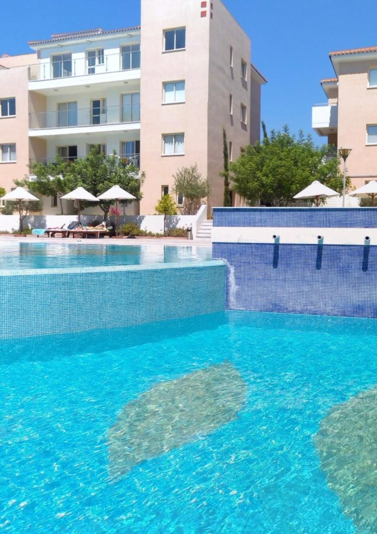 Elysia Park pool view apartment