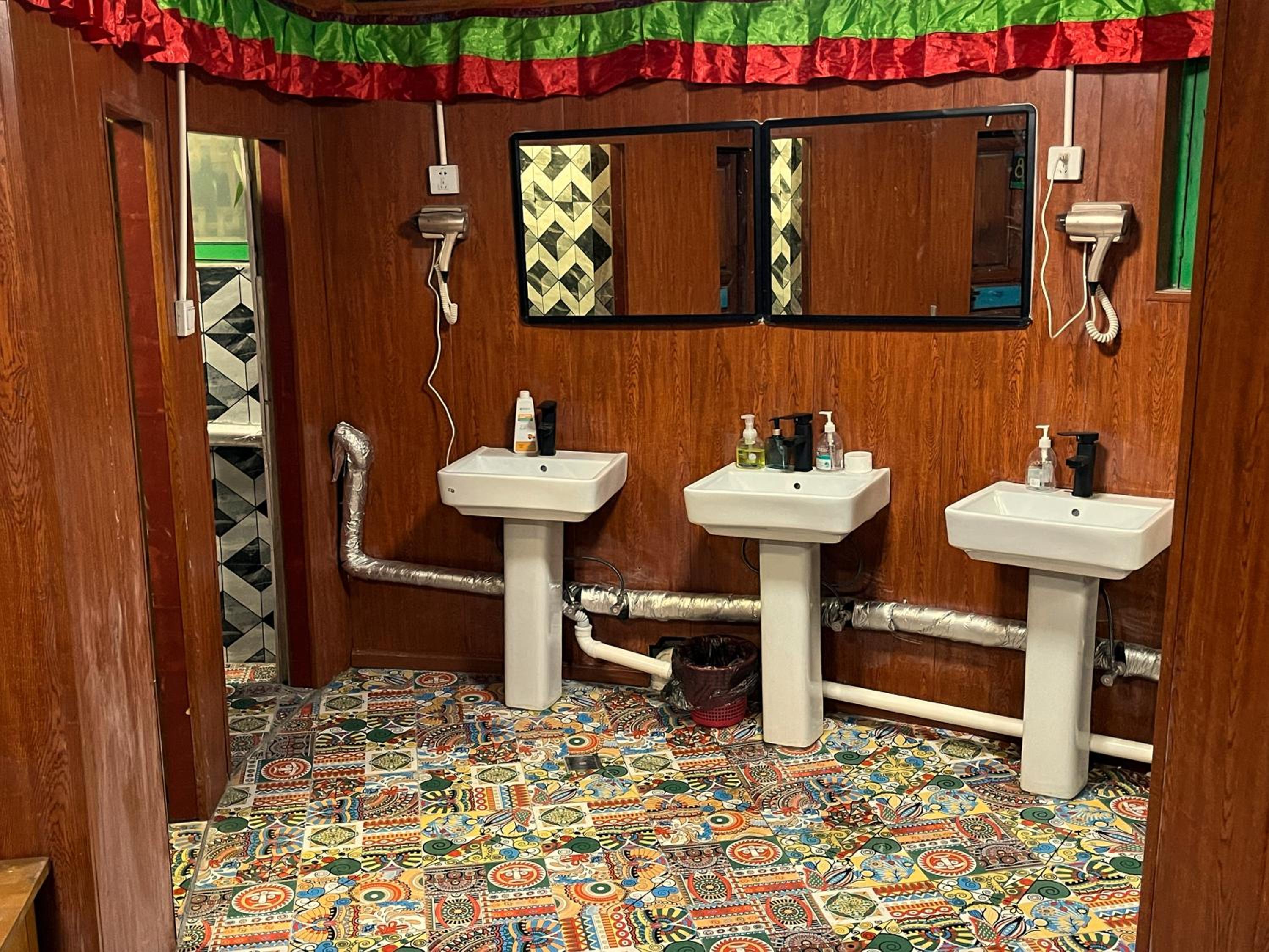 Tavern Hostel仁和客栈
