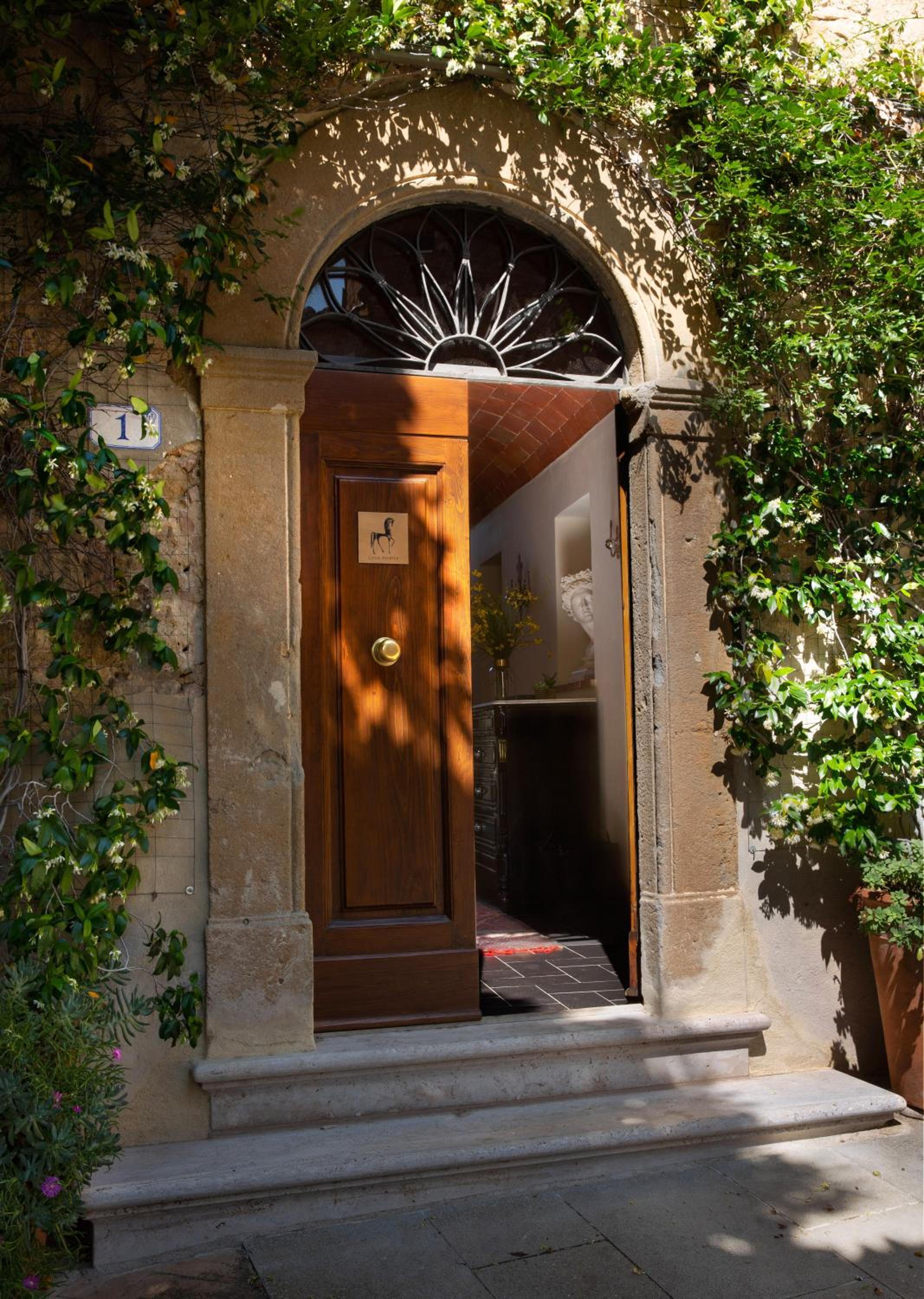 Casa Nobile - Luxury Villa in Val D'Orcia - Authentic Tuscany Living view 3