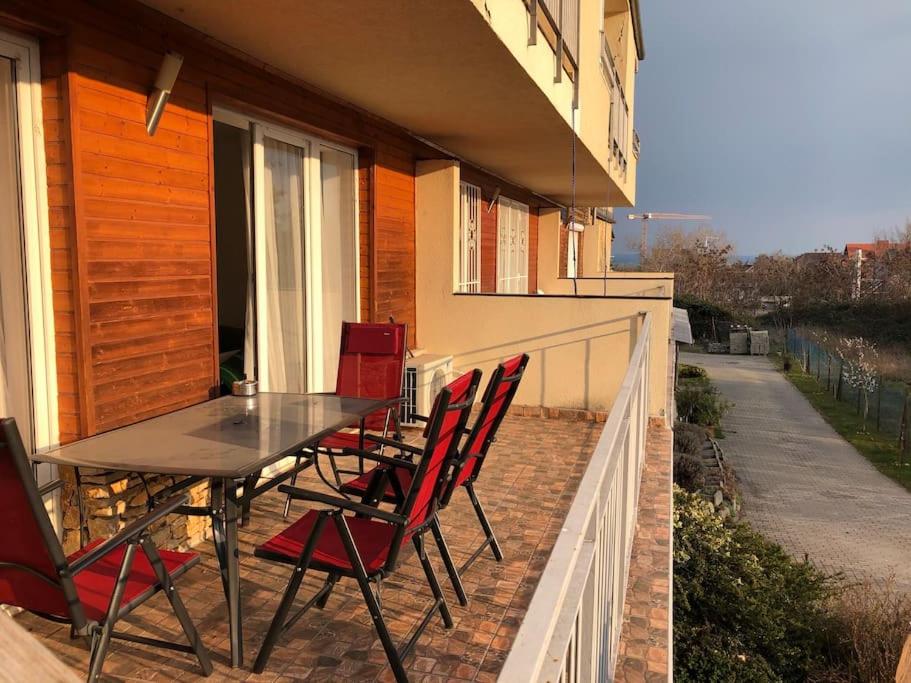 Amélia medencés apartman 10p-re a Tagore sétánytól view 4