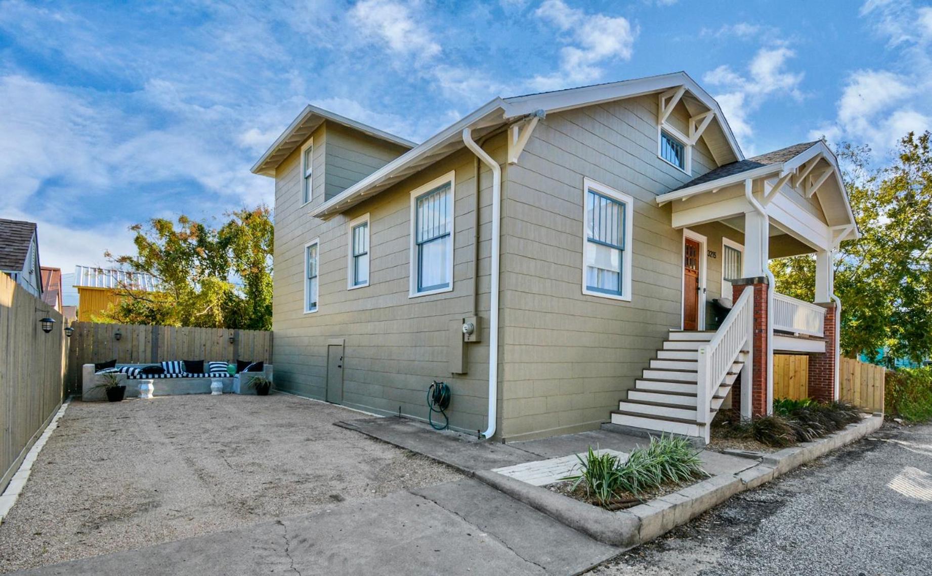 HGTV-Featured Beach Home- Walk to Beach- Sleeps 12 view 2