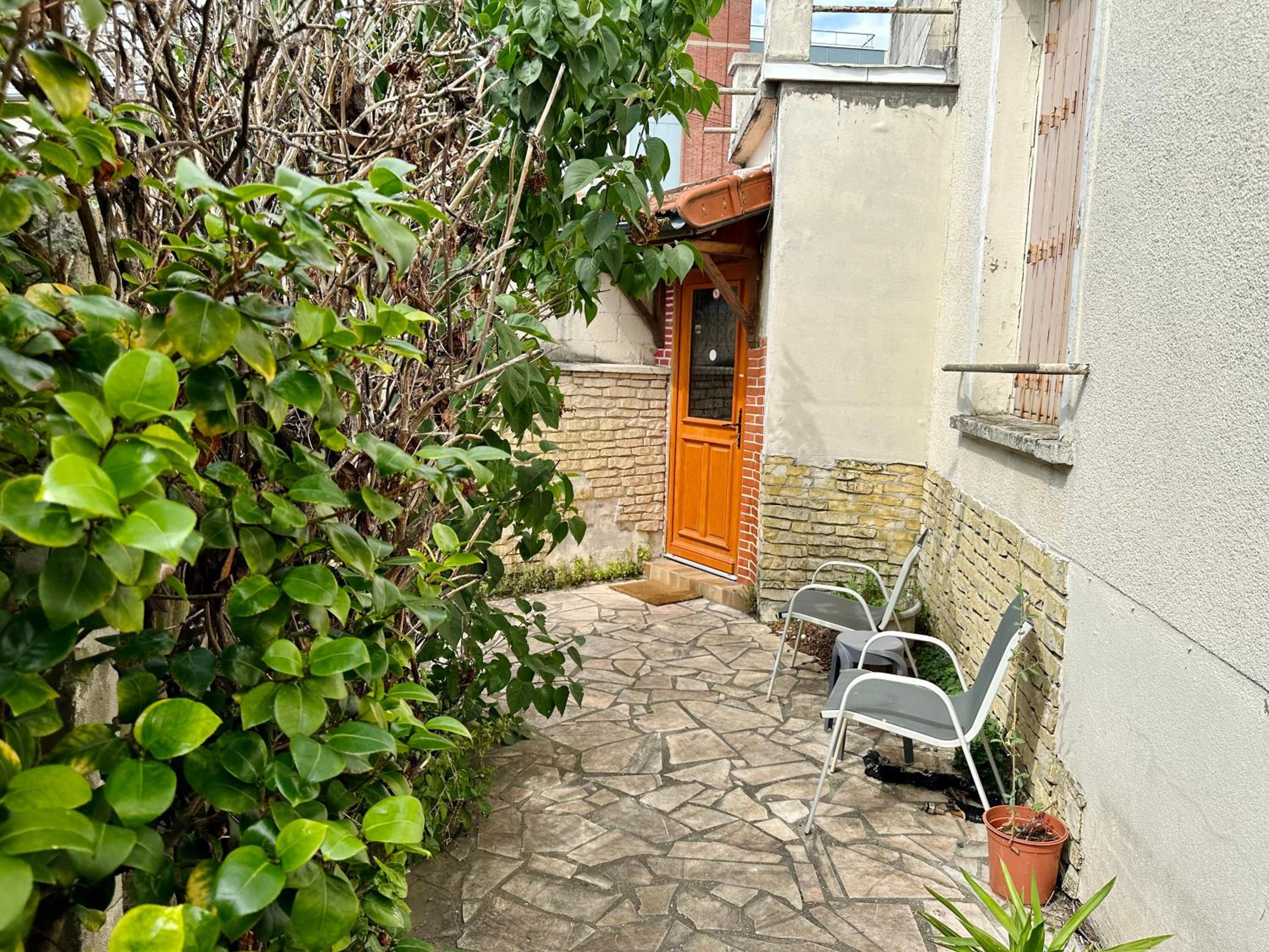 Aubervilliers maison de ville près métro 7 by immo kit bnb