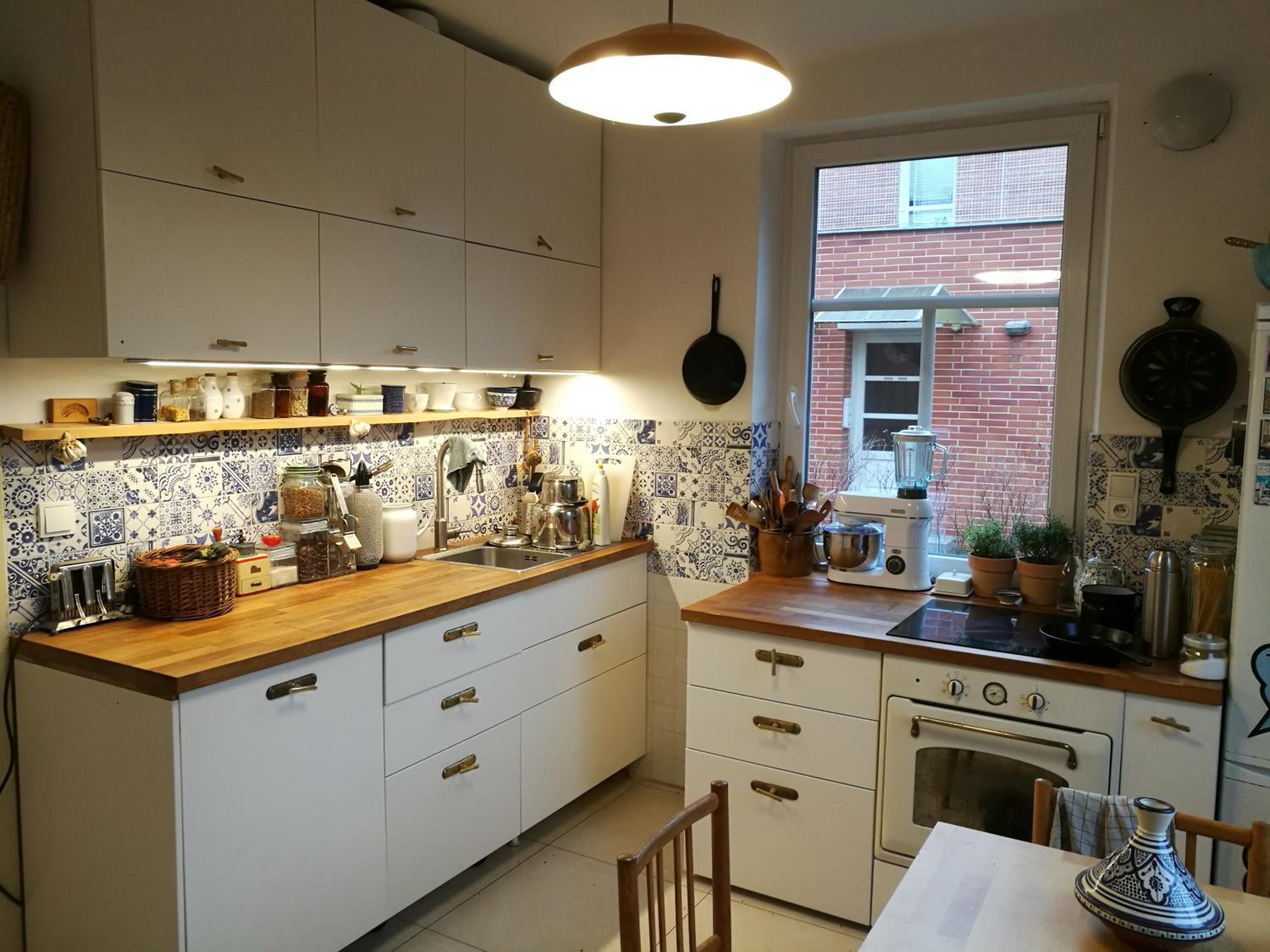 EN Homestay with private top floor, 3 bedrooms, bathroom, kitchenette, host stays downstairs with a cat and 2 small dogs --- CS Soukromé horní patro, 3 lož