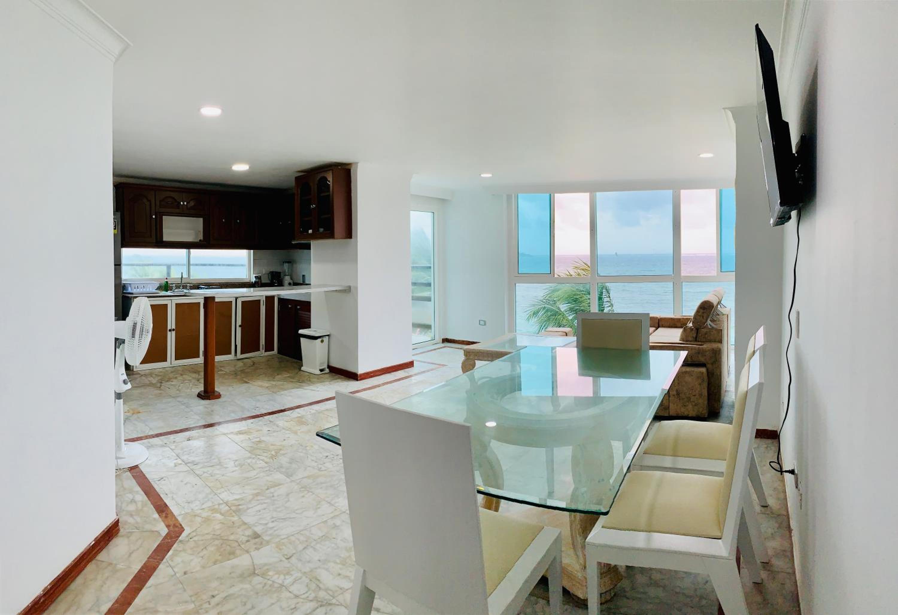 ApartaSuite Bahia Tropical
