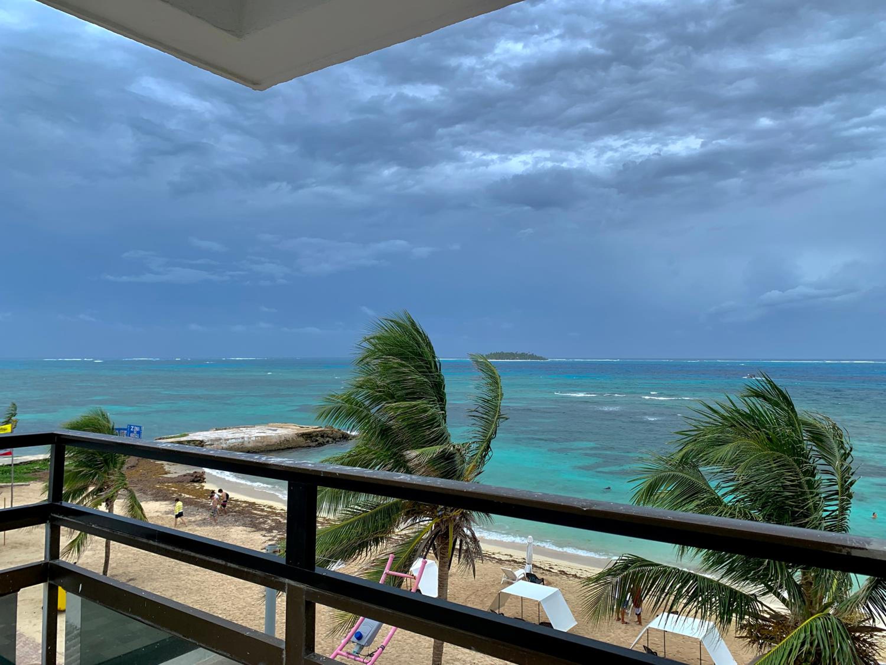 ApartaSuite Bahia Tropical