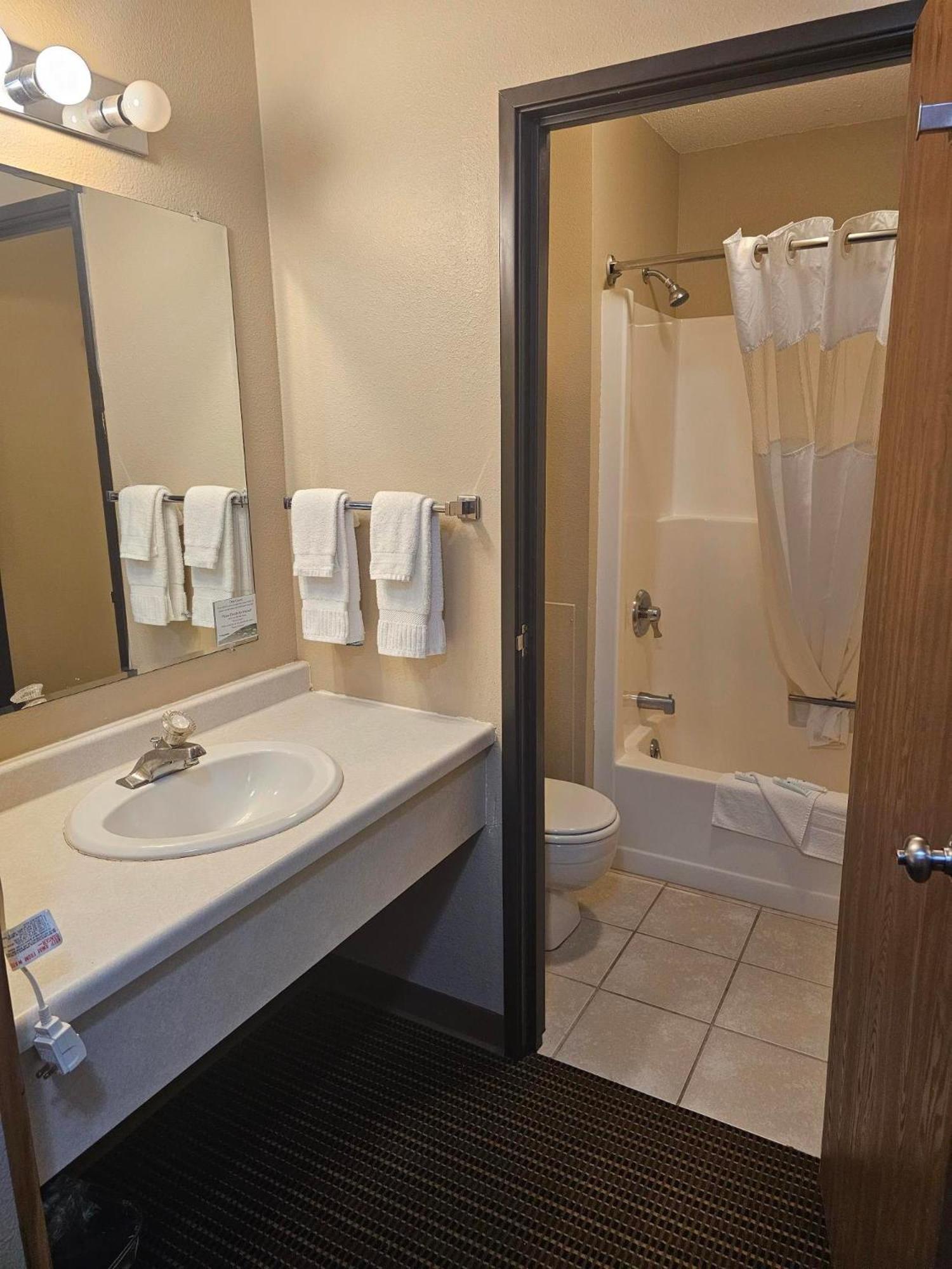 Crookston Inn & Convention Center