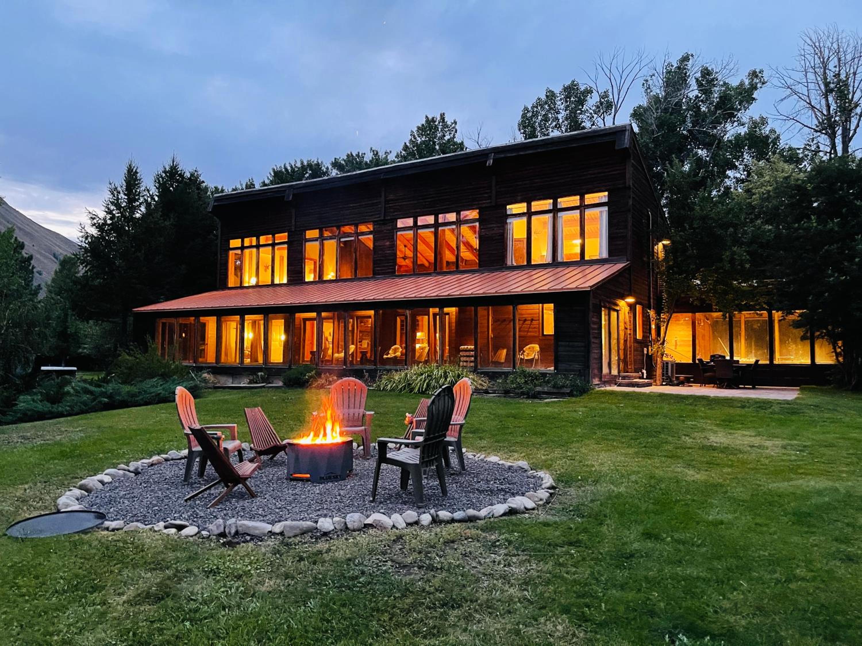 Bear Lodge with private Pool, Hottub, and Sauna! - Property Image 4