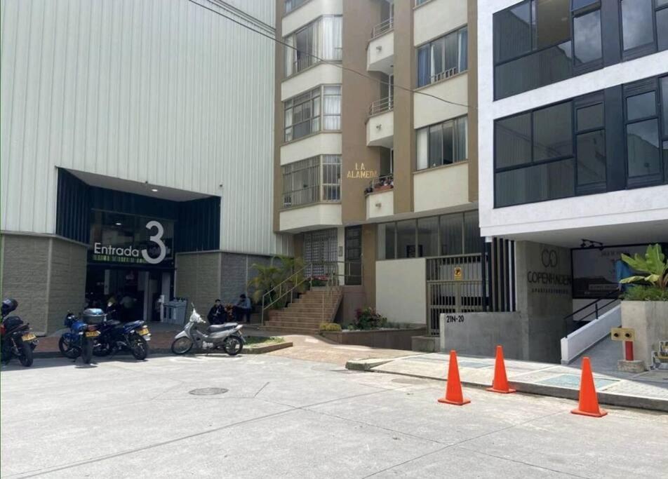 Hermoso aparta estudio