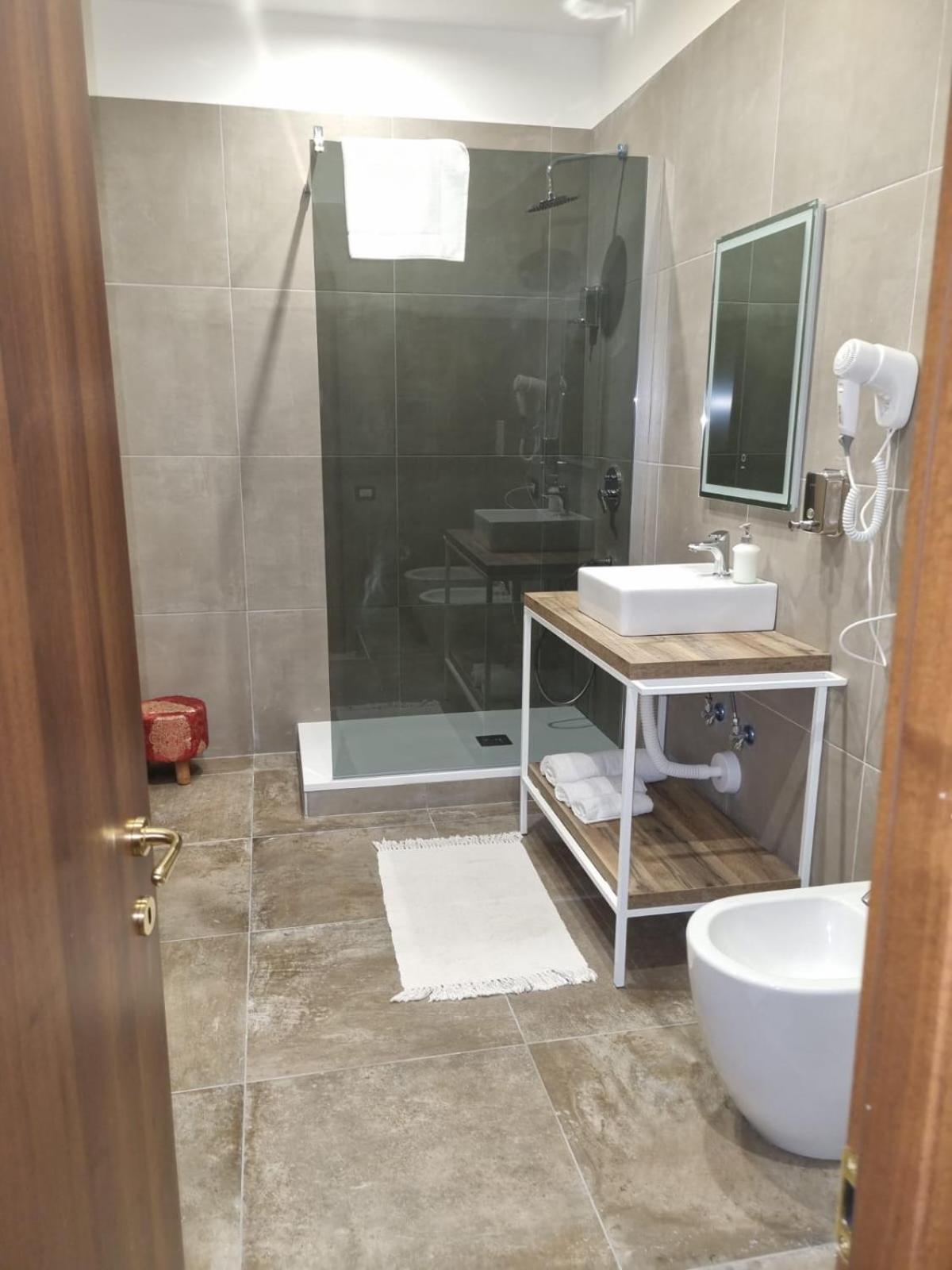 Foria 242 Rooms