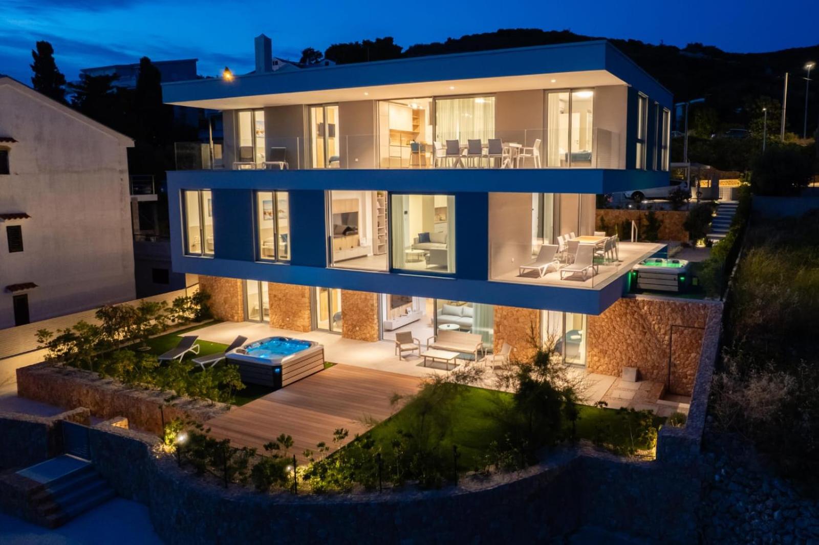D HOUSE view 2
