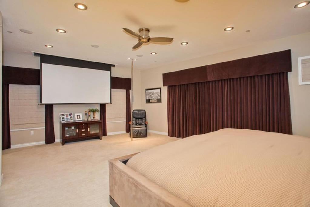 Amazing home, so close to entertainment district view 3