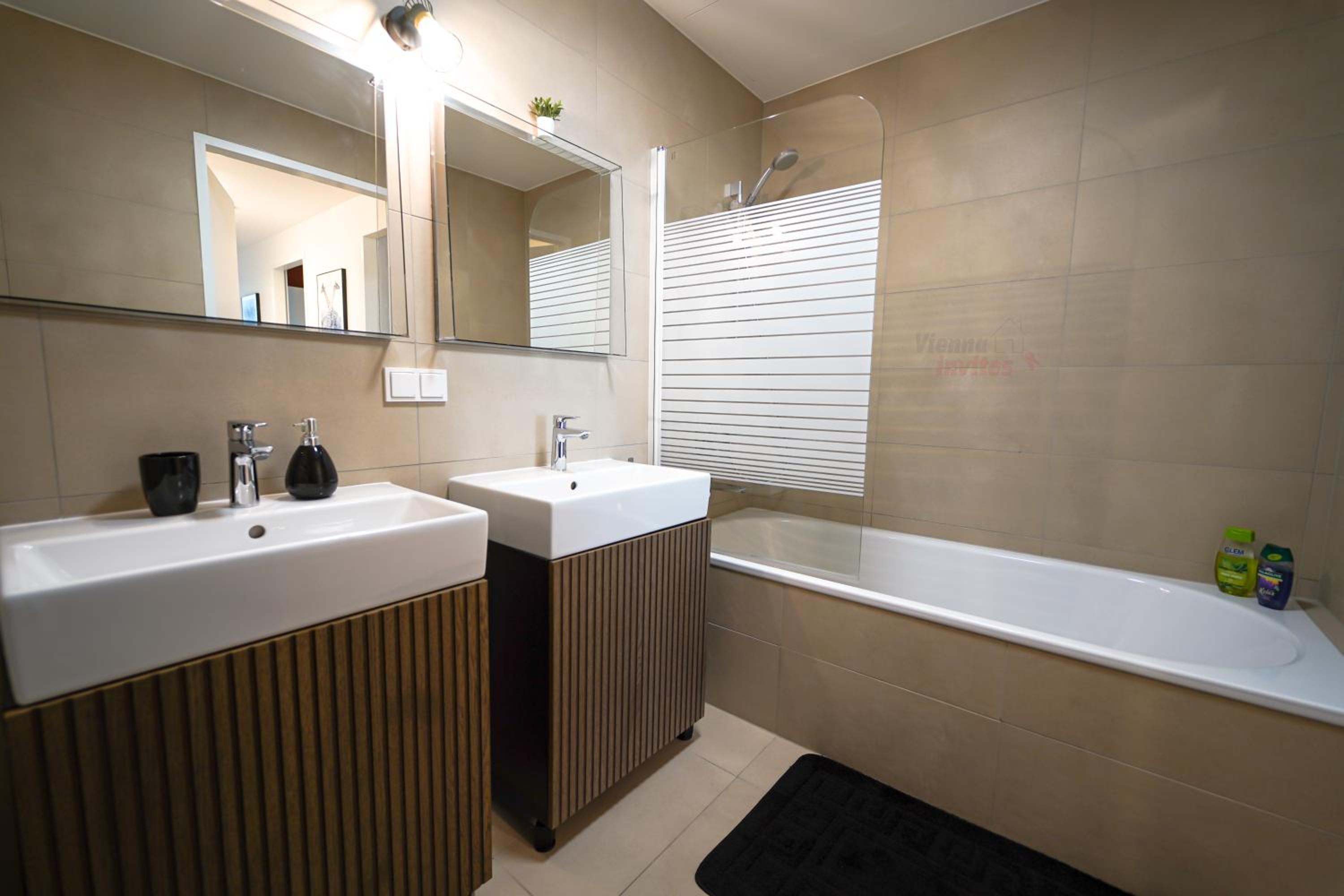 Wonderful Apartment with 2 bedrooms and pool and parking