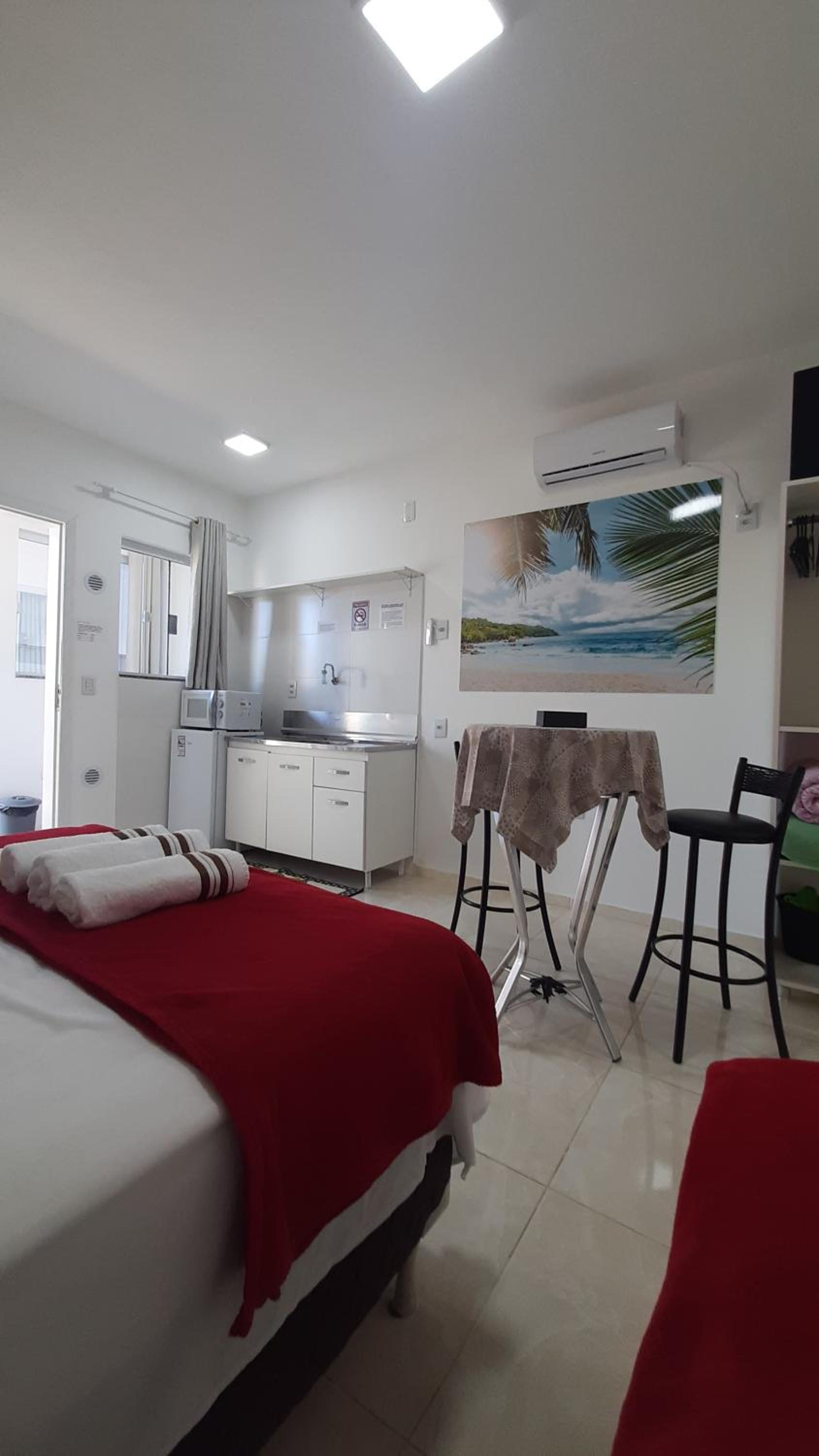 PENHAFLAT, STUDIO COMPLÉTO, C GARAGEM , A 700 m do parque e 120 m da praia