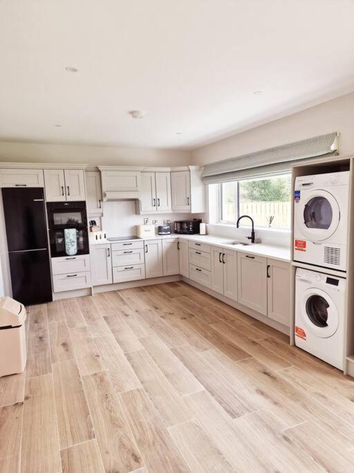 Buncrana Beach House by Wild Atlantic Wanderer view 3