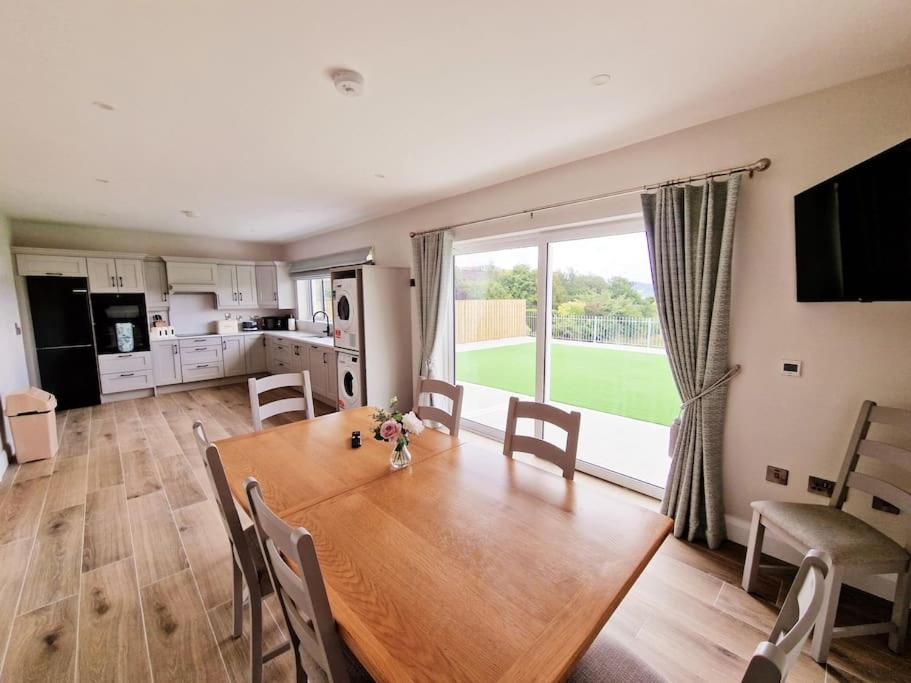 Buncrana Beach House by Wild Atlantic Wanderer view 4