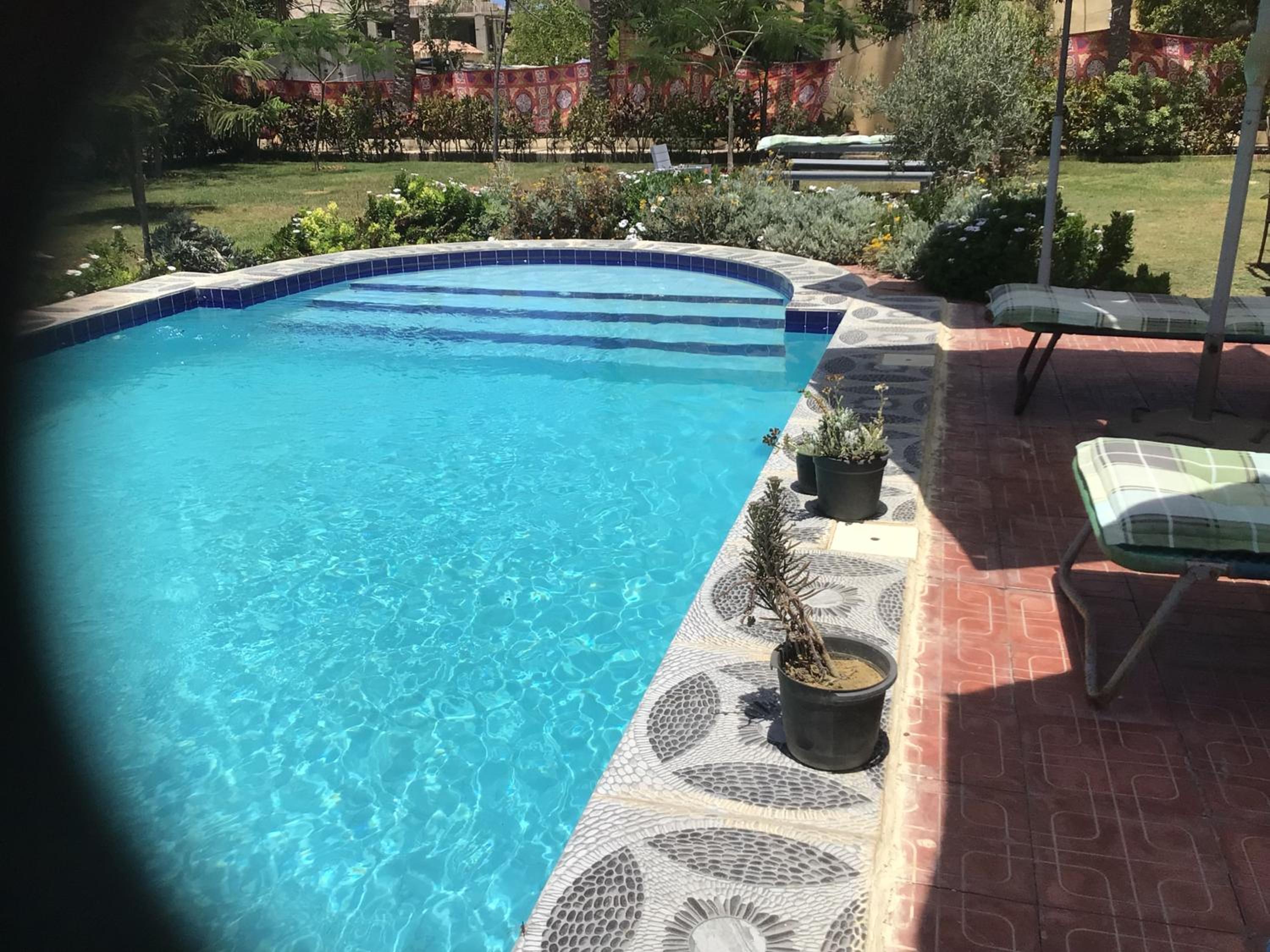 White Family Villa - Private Pool - AC - Very Big Garden - 5 bedrooms - 5- Min Walk to Beach view 2