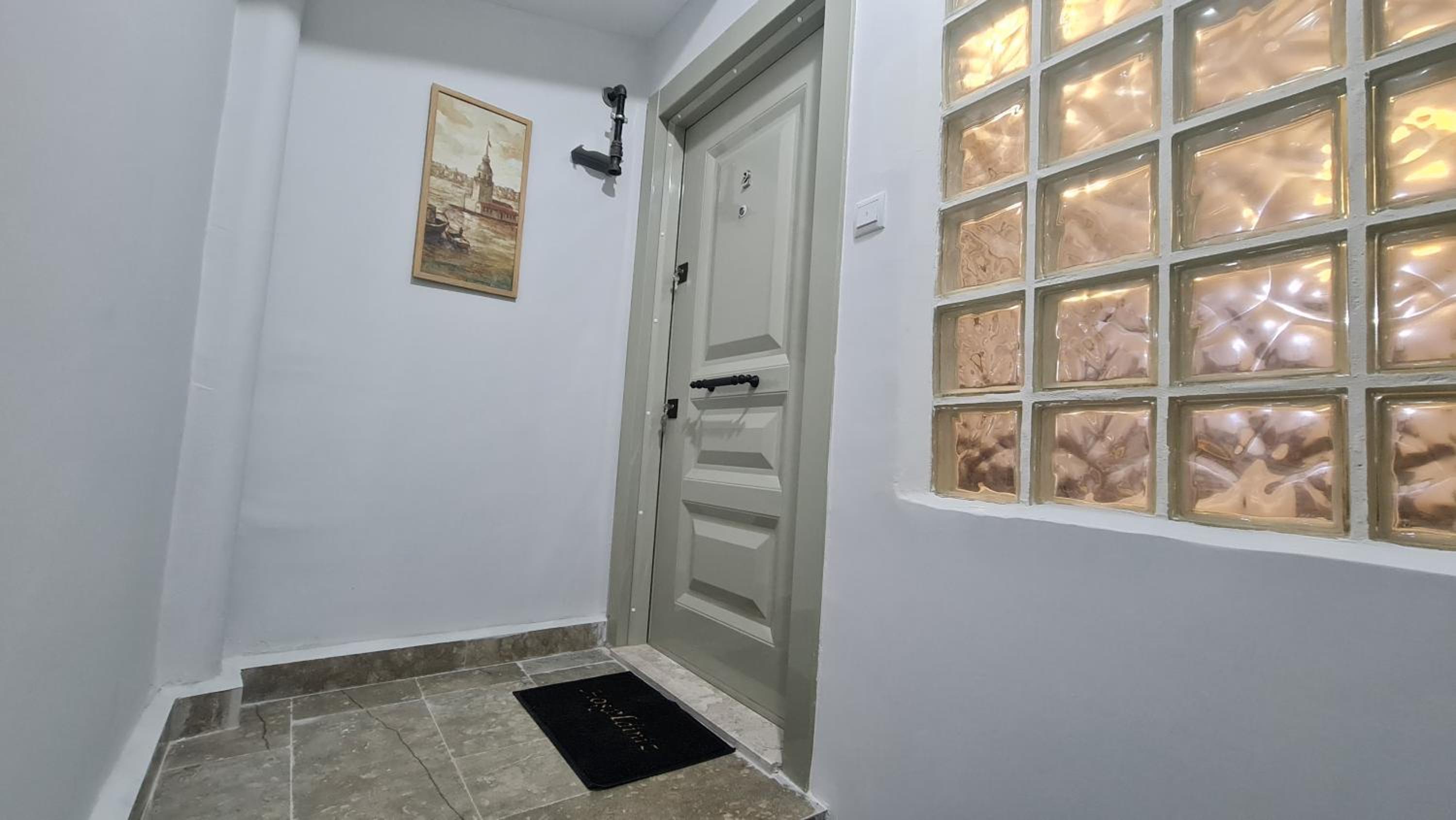 Cozy Spacious near Green Mosque view 2