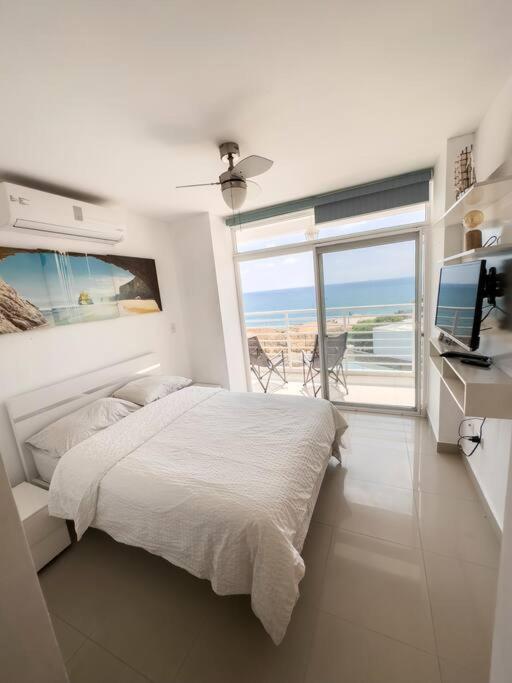 Dpto frente al mar, piscina, check in automático view 2