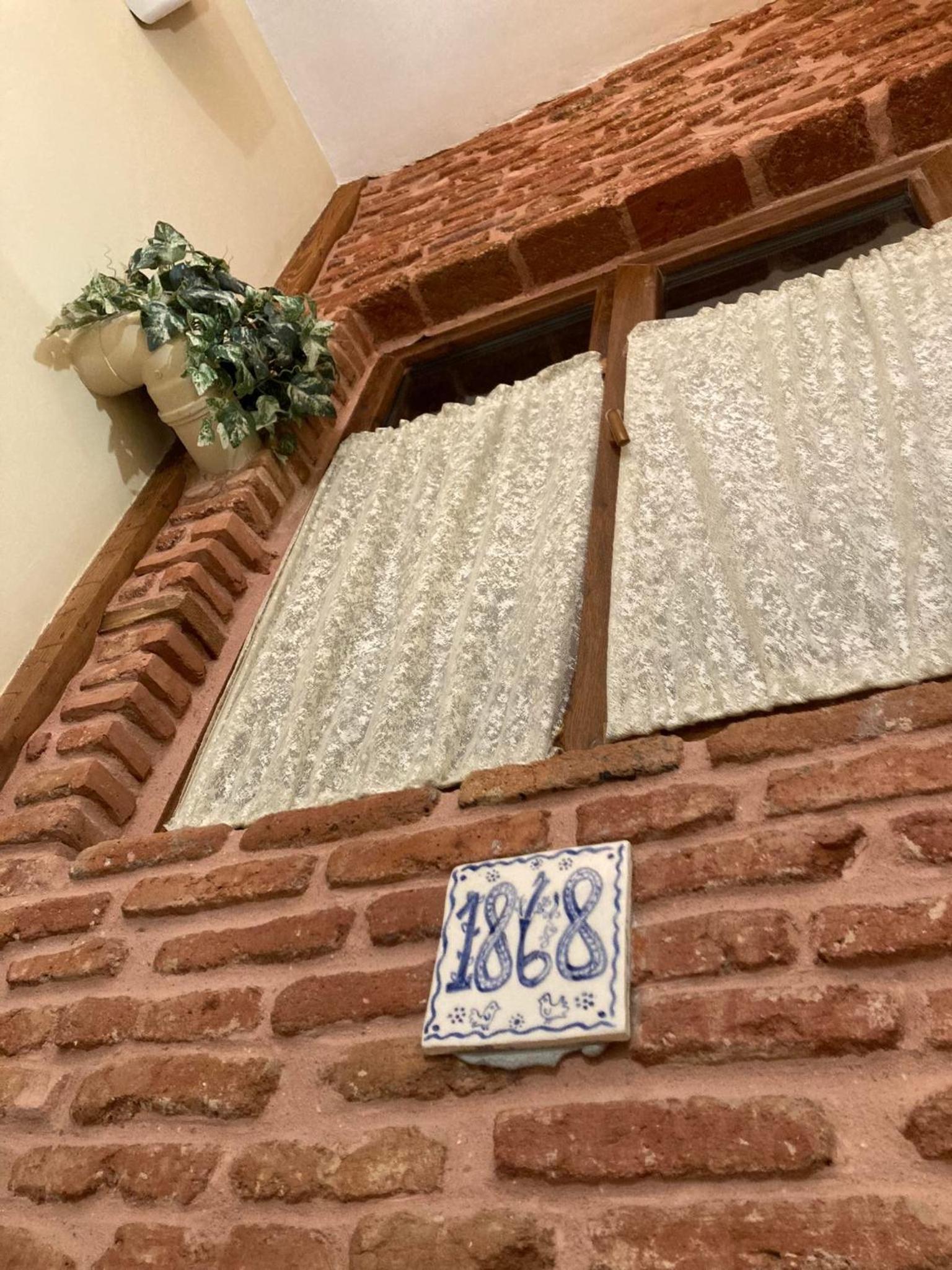 Breakfast included Cozy Apartment Central Location Tbilisi