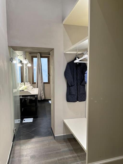 Lambe Suite next to Ponte Vecchio and Uffizi - LoveTheApartments
