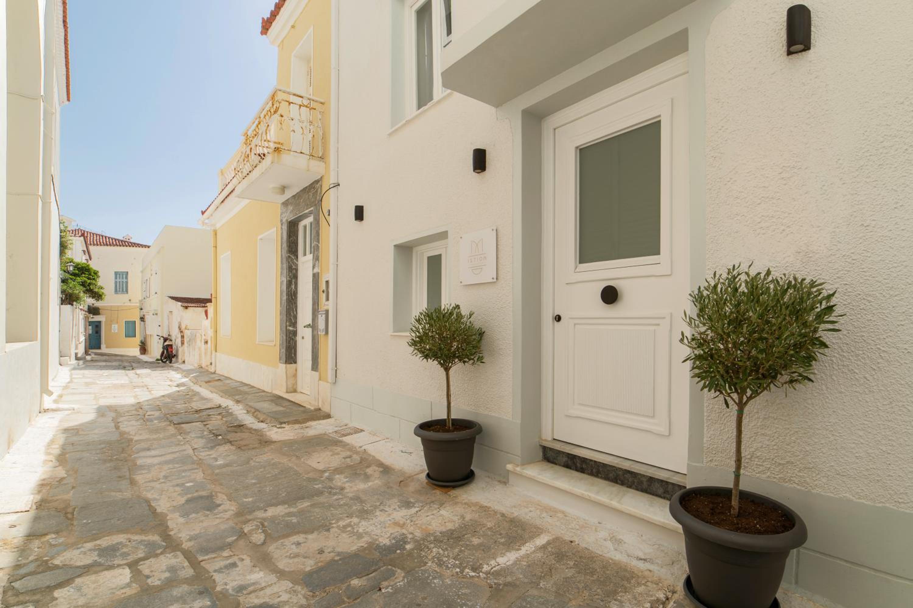 Hotel ISTION ANDROS LUXURY SUITES - Image 1
