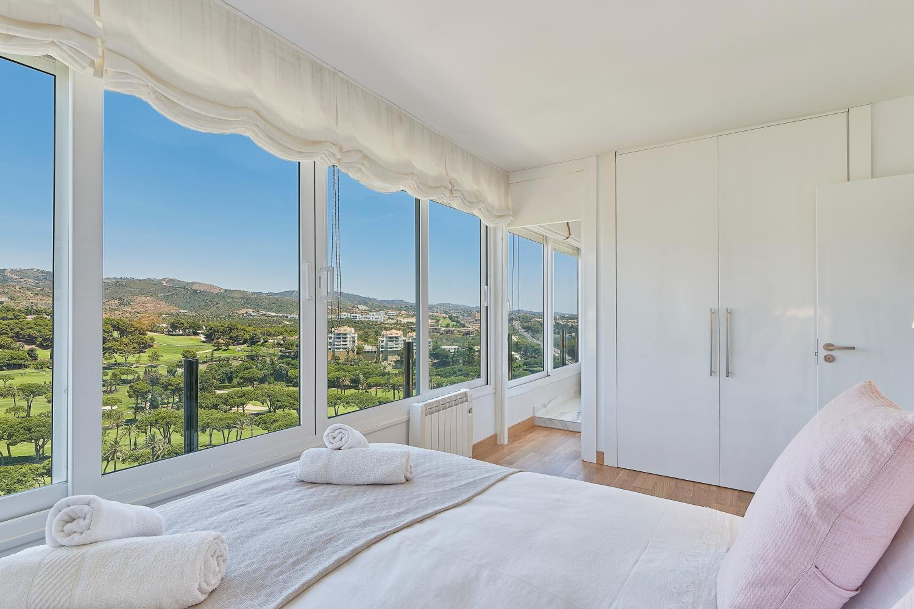 Marbella Vacations - Torre Real Vistas 360 cerca Trocadero Arena Marbella - Property Image 2