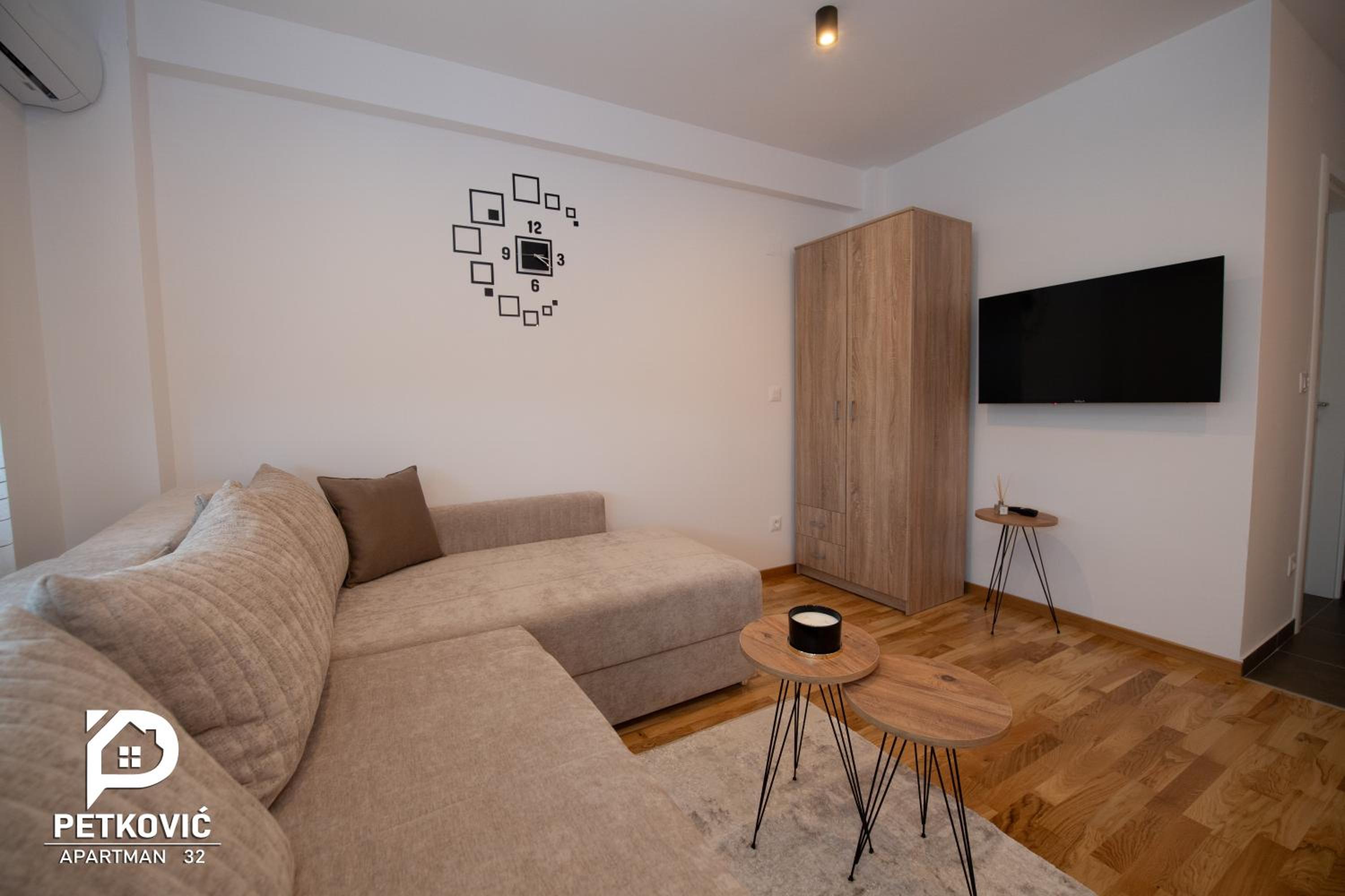 Petković apartmani STUDIO32 view 3